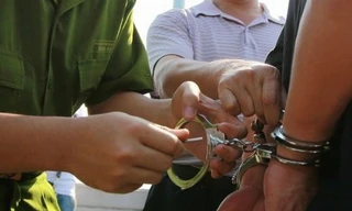 Vì sao kẻ trốn nã 26 năm vẫn được làm Chánh văn phòng tòa án huyện ở Hòa Bình?