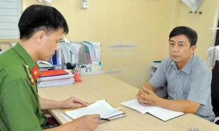 Khởi tố hiệu trưởng, kế toán trường tiểu học lập sách khống hỗ trợ học sinh nghèo 