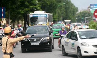 Hạn chế xe tải, xe khách vào 8 tuyến đường ở Hà Nội 