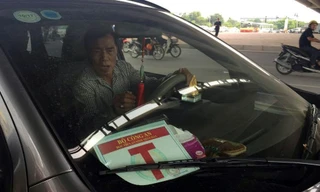 Xử lý xe cá nhân để mũ, trang phục công an sai quy định