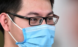 Nhiều ca mắc COVID-19 'đặc biệt' được điều trị khỏi xuất viện 