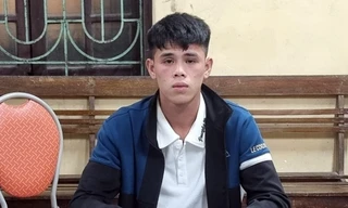 Bị dừng xe, tài xế vi phạm nồng độ cồn lái xe máy đâm trúng cảnh sát 