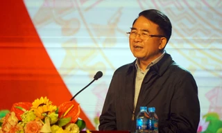 Ông Lê Khắc Nam - Phó chủ tịch UBND TP Hải Phòng phát động cuộc thi sáng tác biểu tượng thành phố.