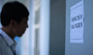 18 cán bộ, giám khảo nâng điểm môn Ngữ văn cho thí sinh ở Hòa Bình