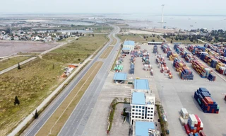 Khu vực cảng nước sâu Lạch Huyện, nằm trong Khu kinh tế Đình Vũ - Cát Hải (Hải Phòng) đã phát triển, lấp đầy tỷ lệ 68%.