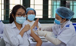 Thêm nhiều học sinh dương tính, Hải Phòng tăng tốc tiêm vắc xin phòng COVID-19