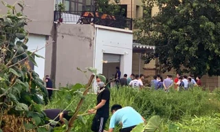 Cảnh sát khám nghiệm hiện trường vụ án.