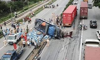 Tai nạn giao thông ở Việt Nam mỗi năm khiến gần 10.000 tử vong.