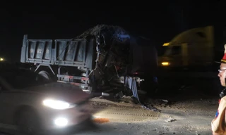 Cảnh sát bảo vệ hiện trường, phân luồng phương tiện.