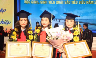 157 học sinh, sinh viên xuất sắc tiêu biểu TP Hải Phòng năm 2021 được trao bằng khen, thưởng.