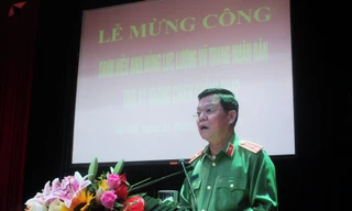 Phó Giám đốc Công an Hà Nội - Thiếu tướng Đào Thanh Hải phát biểu tại lễ mừng công.