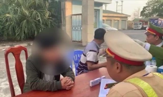 CSGT kiểm tra, phát hiện tài xế Lê H dương tính ma túy.