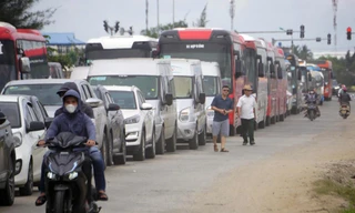 Tái diễn cảnh ùn tắc từ phà Gót ra Cát Bà ngày đầu nghỉ lễ 30/4