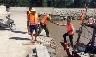 3 thuyền viên được cứu vớt, đưa về bờ an toàn.