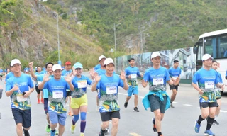 Bí thư Hải Phòng cùng 1.500 người chạy khai mạc du lịch Cát Bà
