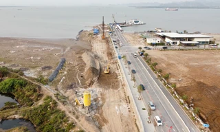 Gấp rút mở rộng bến phà chở khách ra Cát Bà trước mùa du lịch