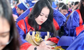 Hơn 700 học sinh khai bút đầu Xuân tại Khu tưởng niệm Vương triều Mạc 