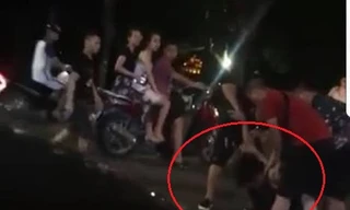 Cảnh sát và người dân khống chế tài xế gây rối sau khi rú ga, gây tai nạn.