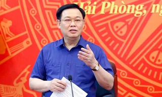 Chủ tịch Quốc hội Vương Đình Huệ trong buổi làm việc với Ban Thường vụ Thành ủy Hải Phòng - Ảnh: Doãn Tấn/TTXVN.