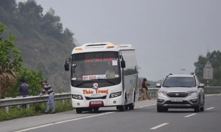 “Nhộn nhịp” bắt khách trên cao tốc Nội Bài - Lào Cai