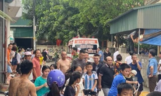 Cảnh sát tới hiện trường vụ án. 