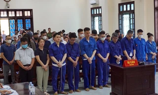 Hoãn phiên sơ thẩm vụ 14 cán bộ Hải quan Hải Phòng tiếp tay cho buôn lậu