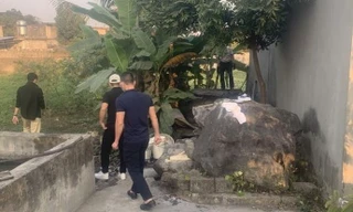 Phát hiện bộ xương nữ giới trong bể phốt nhà vệ sinh bỏ hoang