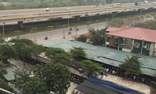 Hình ảnh bãi trông xe trái phép cạnh bến xe Mỹ Đình.