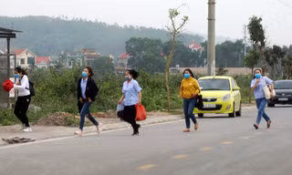 Công nhân tháo chạy vì công ty ở Hải Dương bị phát hiện cho 'làm chui'