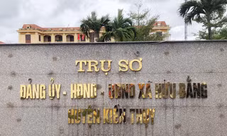 Phê bình Chủ tịch xã bỏ nhiệm sở đi du lịch Đà Nẵng