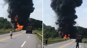 Hình ảnh vụ cháy xe bồn xảy ra chiều 5/9 tại km136 cao tốc Nội Bài - Lào Cai.