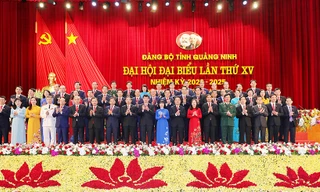 Ban Chấp hành Đảng bộ tỉnh Quảng Ninh khóa XV, nhiệm kỳ 2020-2025 ra mắt Đại hội.