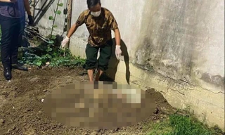 Cảnh sát khai quật thi thể nữ sinh bị sát hại, chôn ở vườn chuối. 