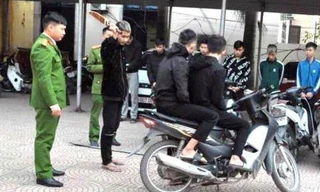 Các đối tượng mô phỏng lại quá trình đánh người, cướp tài sản.