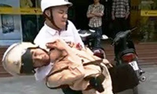 Vi phạm giao thông rồi đánh cảnh sát gãy răng?
