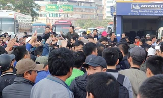 Đứng bờ vực phá sản, gần 30 'nhà xe' vây kín Sở GTVT Hà Nội