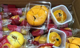 Cận cảnh hơn 10 tấn bánh trung thu, trà sữa nhập lậu