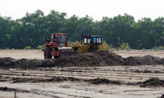 Bãi bồi ven sông Lạch Tray (TP Hải Phòng), nơi diễn ra hoạt động san lấp trái phép.