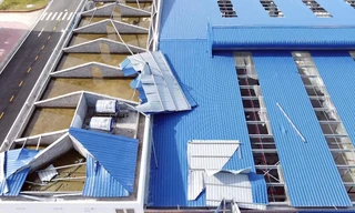 Trường Cao đẳng Công nghiệp Hải Phòng vừa xây đã bị bão lật tung mái