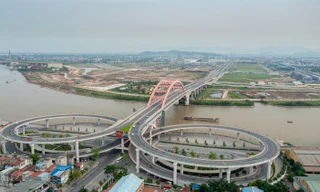 Cầu Hoàng Văn Thụ hướng đi sang Trung tâm Chính trị - Hành chính Hải Phòng.