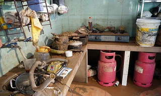 Cận cảnh 33 căn nhà bị lũ bùn thải nhấn chìm ở Lào Cai