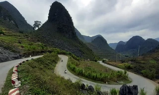 Choáng ngợp cung đường Hạnh Phúc giữa núi non hùng vĩ ở Mã Pì Lèng