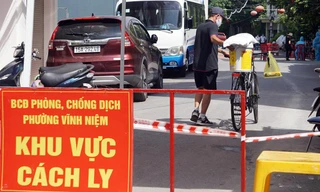 Chốt phong tỏa cách ly tại khu dân cư thuộc phường Vĩnh Niệm (quận Lê Chân, TP Hải Phòng).