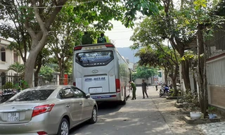 Điều tra vụ nổ súng giữa 2 nhóm đối tượng đi ô tô