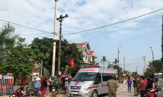 Dựng cây nêu đón Tết, 3 anh em bị điện giật bỏng nặng