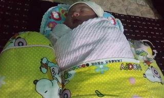 ​Phát hiện bé sơ sinh còn nguyên dây rốn bị bỏ cạnh bãi rác