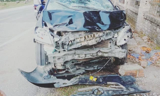 Va chạm ô tô 5 chỗ, 2 thanh niên đi xe máy tử vong