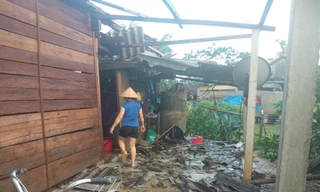 Lốc xoáy cùng mưa lớn ở Hà Tĩnh, hơn 150 ngôi nhà tốc mái