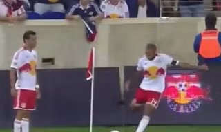 Henry ghi bàn từ chấm phạt góc