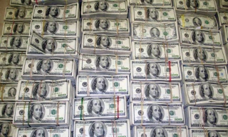 Nhà giàu Trung Quốc tuồn tiền mặt ra nước ngoài